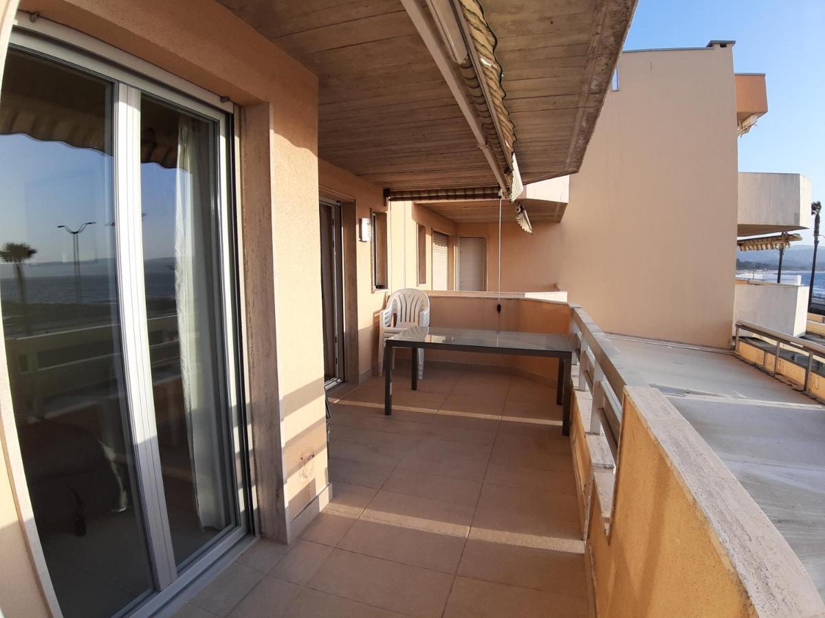 Appartement Cavalaire Face A La Mer Exterior photo